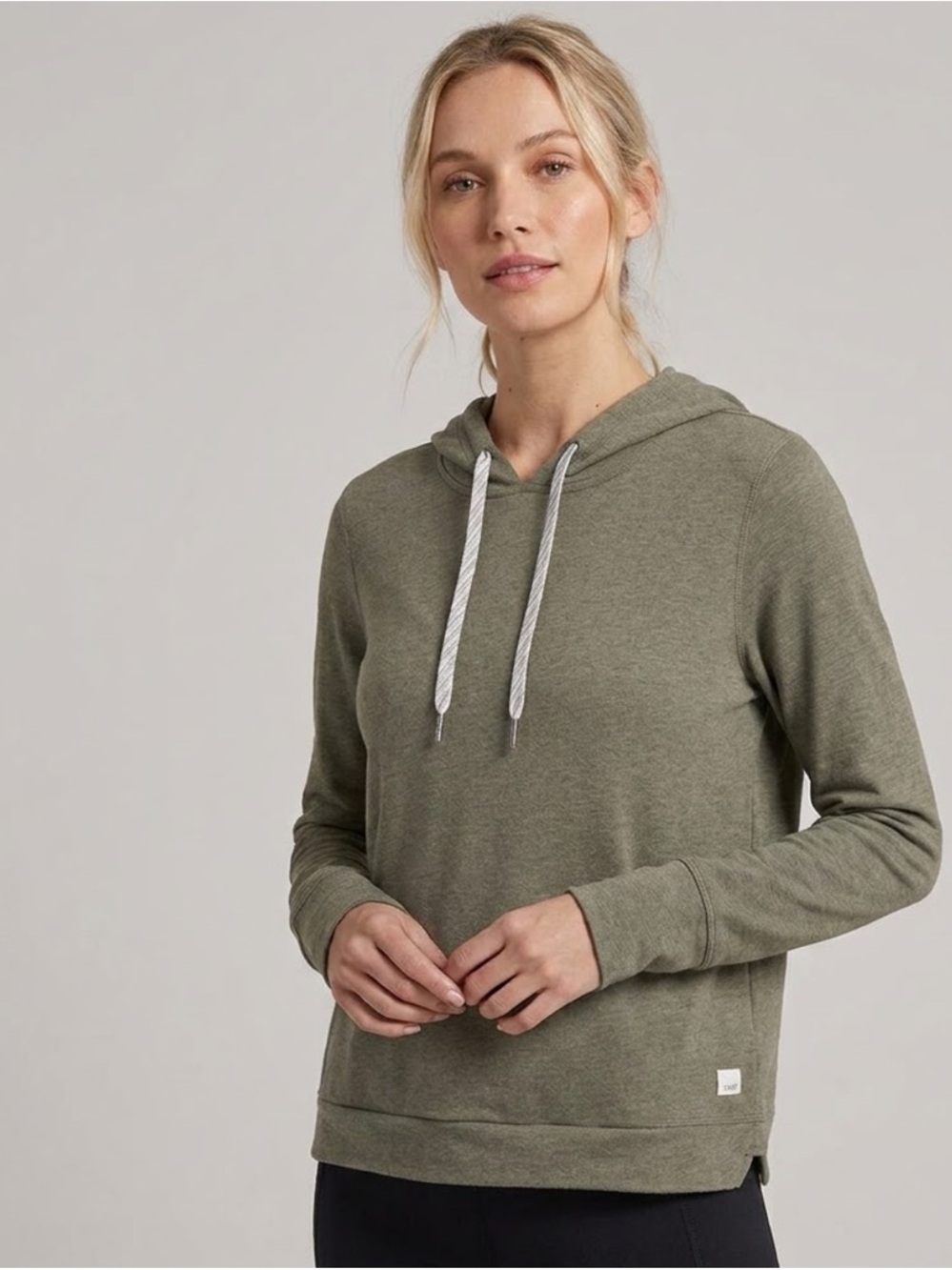 Vuori Halo Performance Hoodie Women’s Small Olive Green DreamKnit Pullover $110